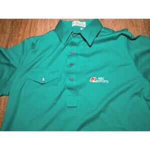 VINTAGE NBC SPORTS TELEVISION STUDIOS MEDIUM GREEN SEWN POLO COLLAR SHIRT